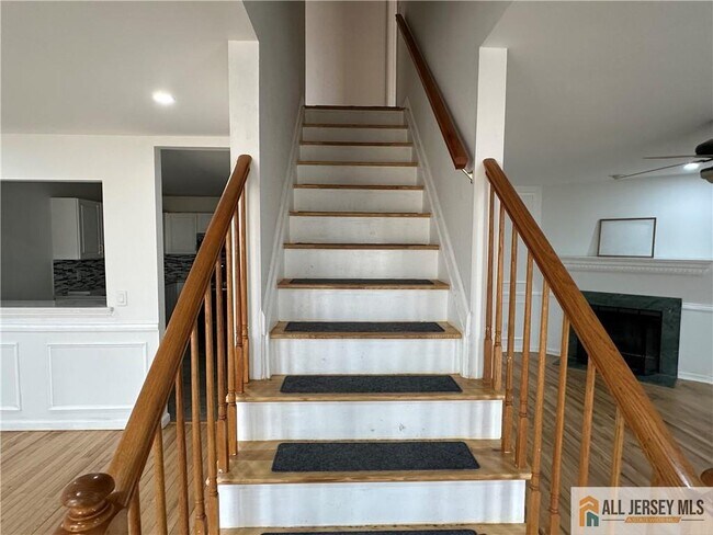 Building Photo - 352 Bowler Ct