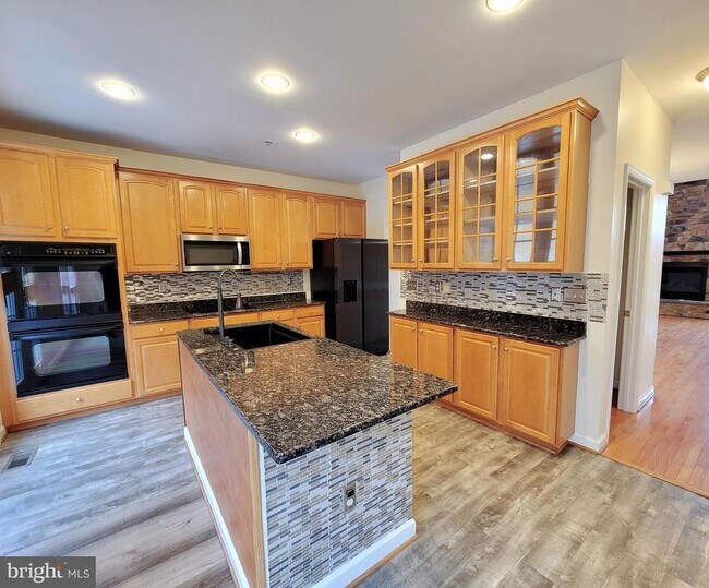 Building Photo - 8809 Lew Wallace Rd