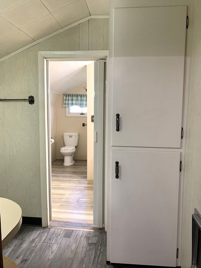 Building Photo - Charming single-family home just a short walk from Shippensburg University!