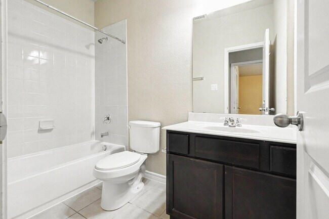 Building Photo - 1412 Villa Paloma Blvd