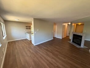 Building Photo - Updated 2BR Condo in Prime Bothell Location | Private Garage