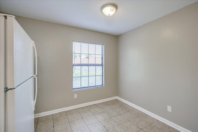 Building Photo - 2339 Walden Dr