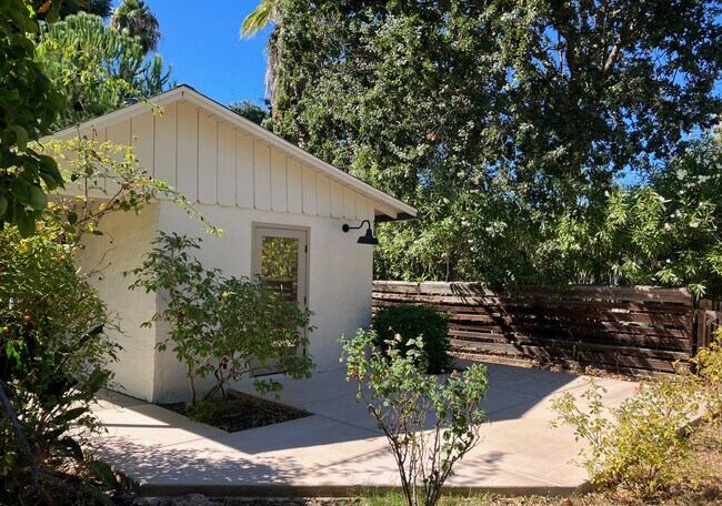Building Photo - 135 Pleasant Valley Dr