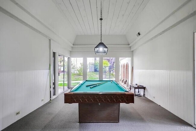 Building Photo - Fully Remodeled 2BR Condo with Designer Fi...