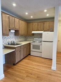 Building Photo - 25 Custer St