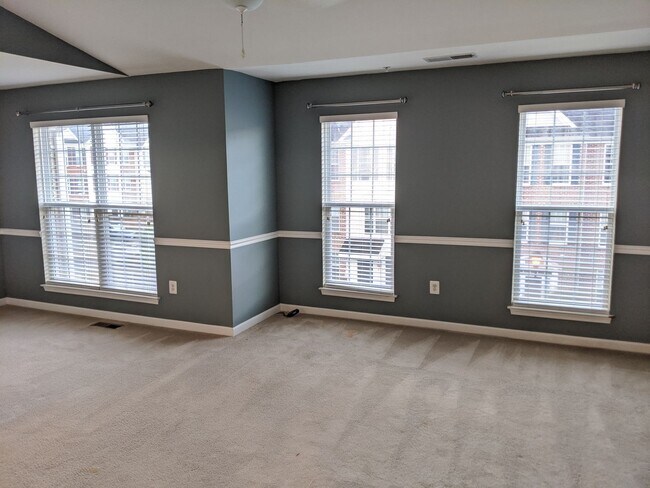Building Photo - 3 Level townhouse in Frederick available e...