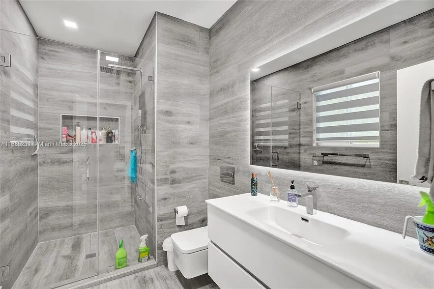 Building Photo - 3784 Sheridan Ave