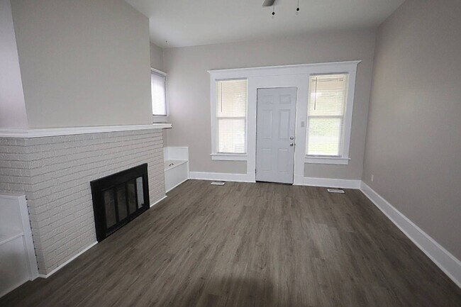 Building Photo - 629 S Fares Ave
