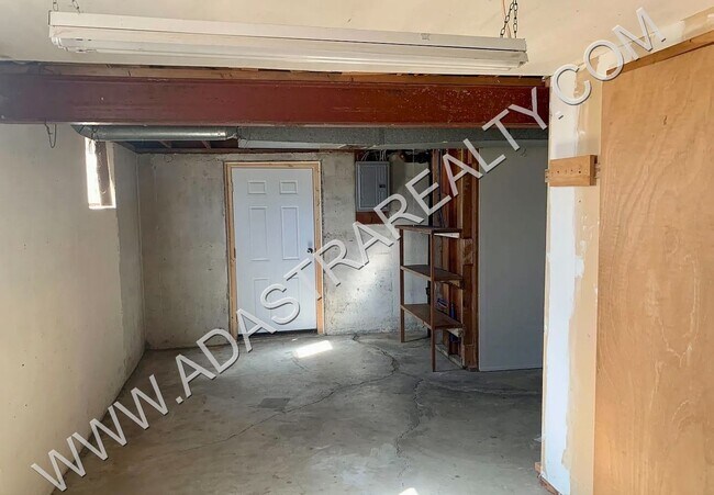 Building Photo - Beautiful Newly Remodeled Raytown Home-Coming SOON!!