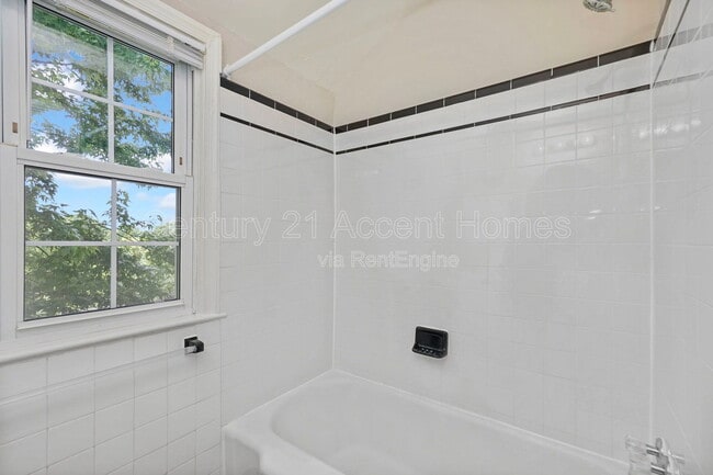 Building Photo - 2707 Jefferson Dr