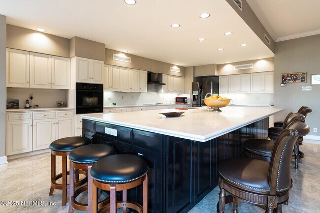 Building Photo - 7987 Hollyridge Rd