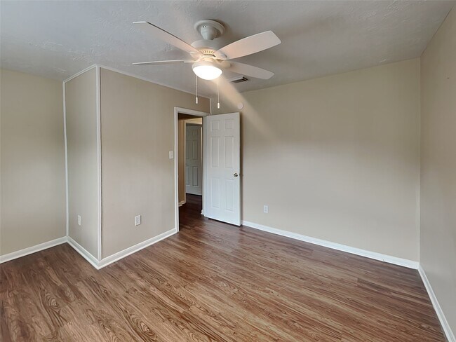 Building Photo - 26887 Castlecliff Ln