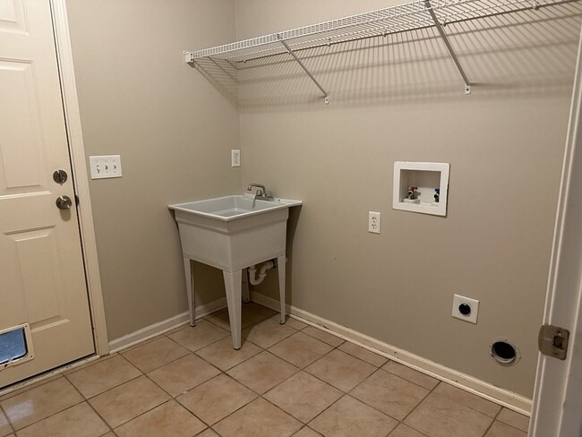 Building Photo - 355 Shady Oak Cir