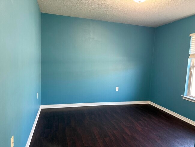 Building Photo - 233 Croft Cir