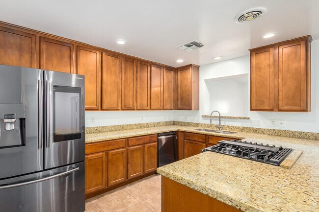 Building Photo - 1100 W 12th St