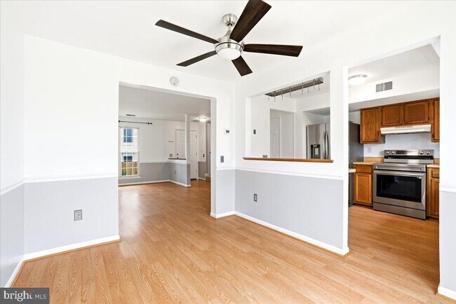 Building Photo - 5735 Sunset View Ln