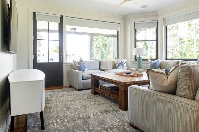 Building Photo - 9 Arlington Ave