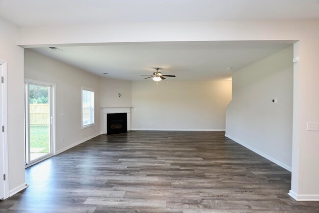 Building Photo - 1960 Barnhart Dr