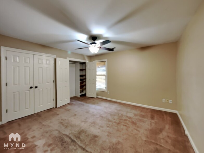 Building Photo - 2634 Bay Pointe Cir W