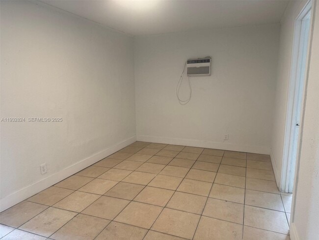 Building Photo - 611 S 24th Ave