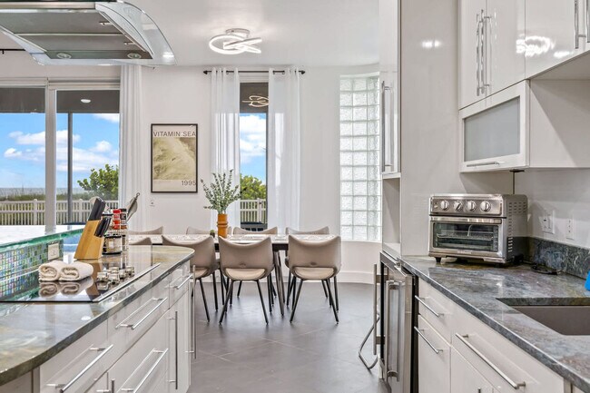 Building Photo - 873 S Atlantic Ave