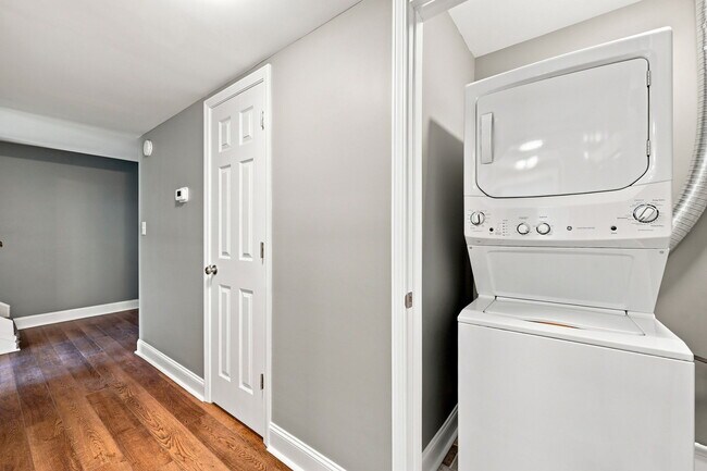 Building Photo - 126 Oakmont Dr