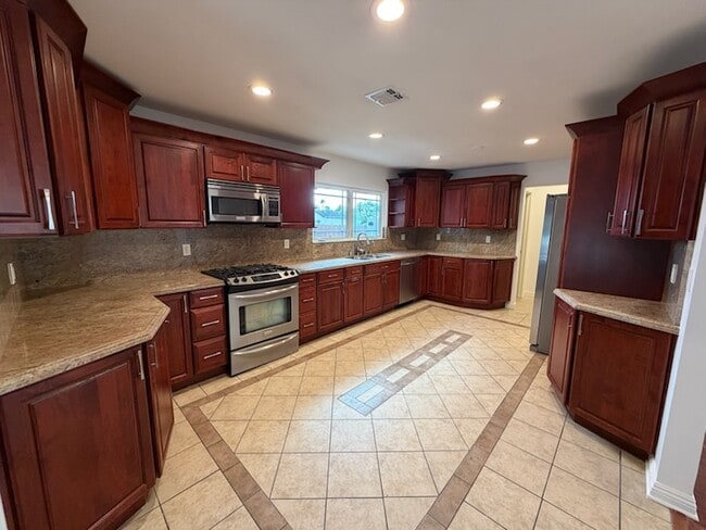 Building Photo - 23711 Candlewood Way