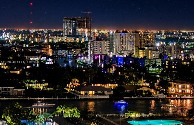 Building Photo - 2030 S Ocean Dr