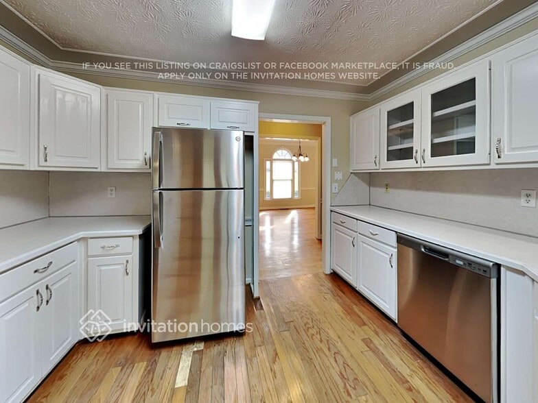 Building Photo - 1700 Little Brook Dr SW
