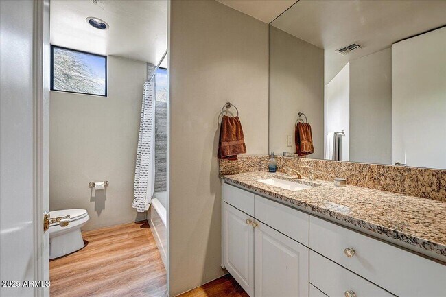 Building Photo - 10687 E Fernwood Ln