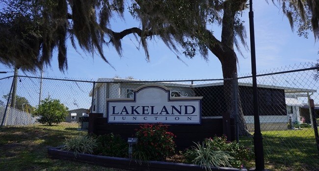 Building Photo - Lakeland Junction