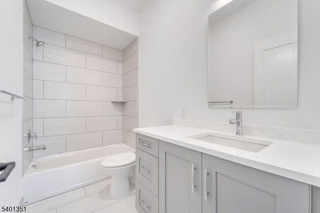 Building Photo - 22 Schuyler Pl