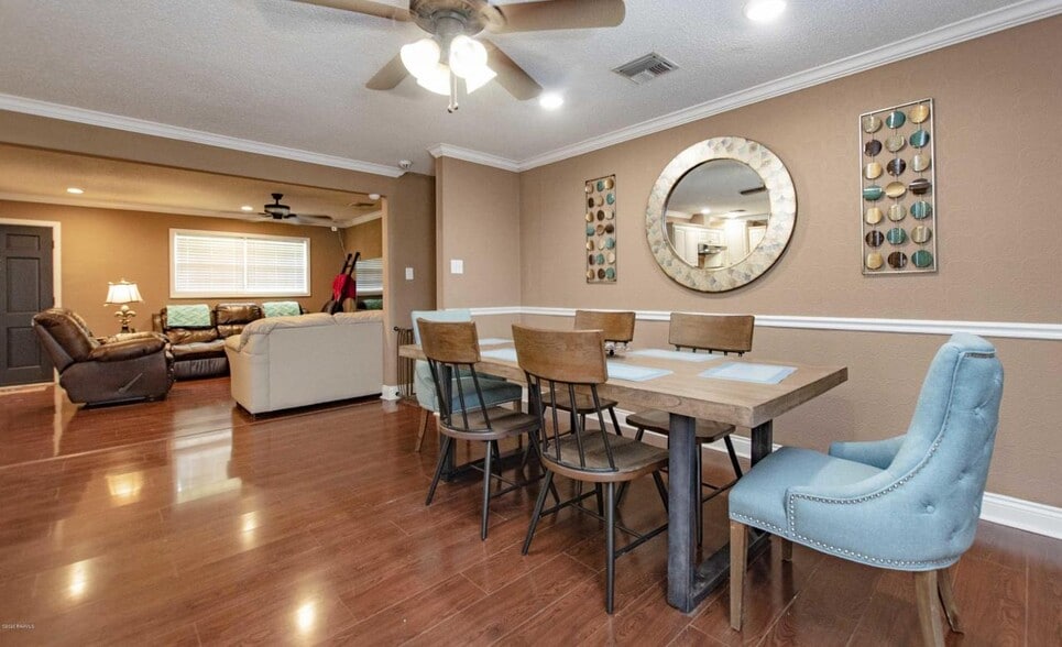 Dining - 210 N William Dr