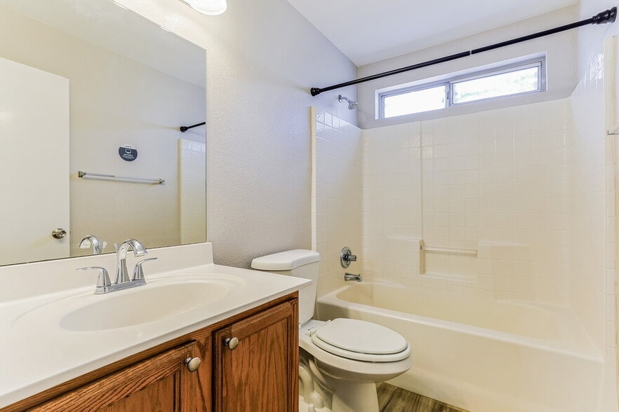 Building Photo - 510 N Danyell Dr