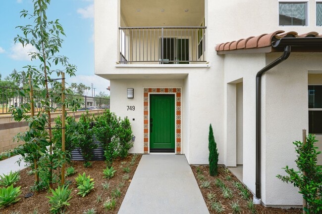 Building Photo - BRAND NEW 3 BEDROOM 2 BATH CONDO IN COVINA!