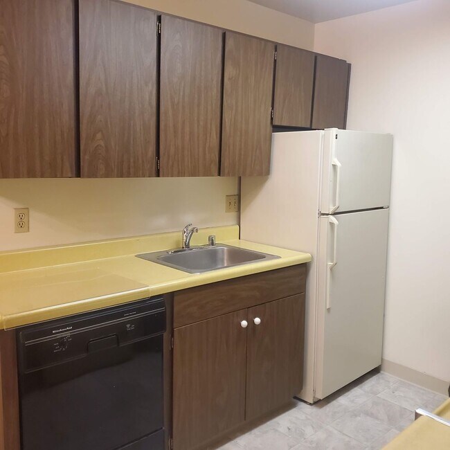 Building Photo - Location, Location! Easy Living in Walnut Creek near Heather Farms/John Muir