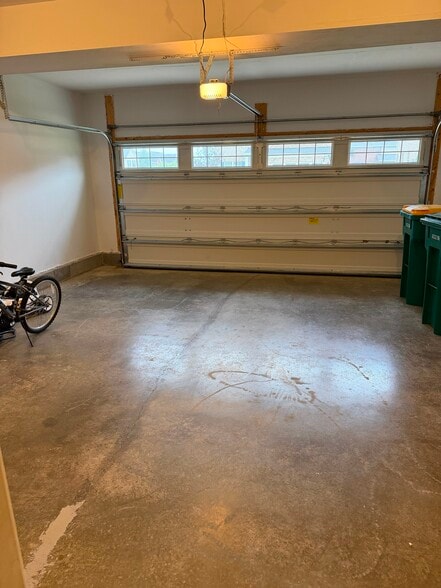 Building Photo - 300 Finnegan Ct