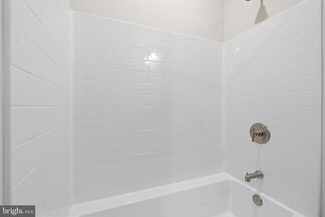 Building Photo - 30 W Broad St