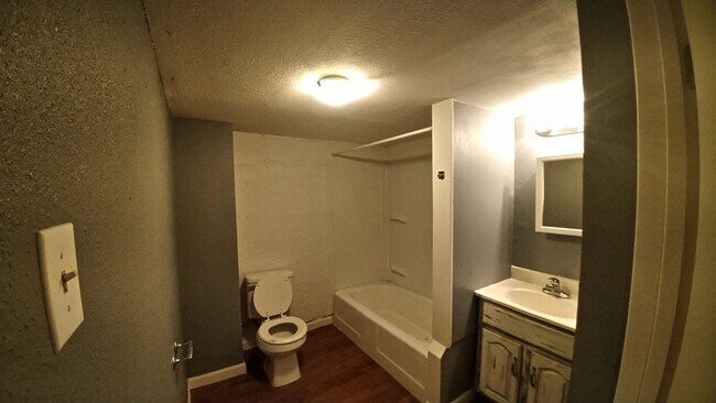 Building Photo - 808-810