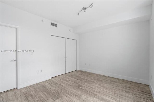 Building Photo - 90 SW 3rd St