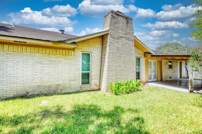 Building Photo - 607 Rosewood Dr