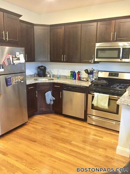 Building Photo - 21 Washburn St