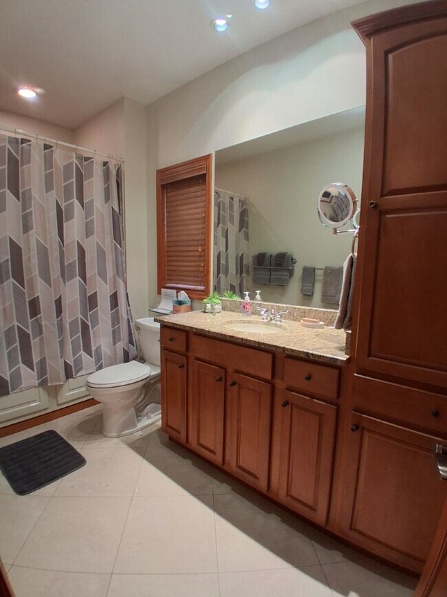 Building Photo - $1,800 - 2 Bed / 2 Bath Furnished Luxury Creekside Condo Overlooking 18th Fairway at SMCC
