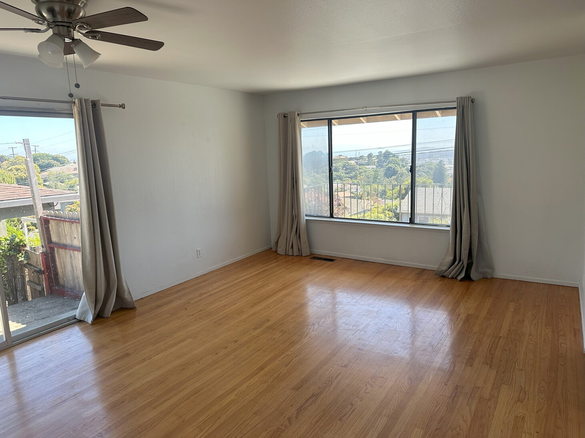 Building Photo - 2434 Mira Vista Dr
