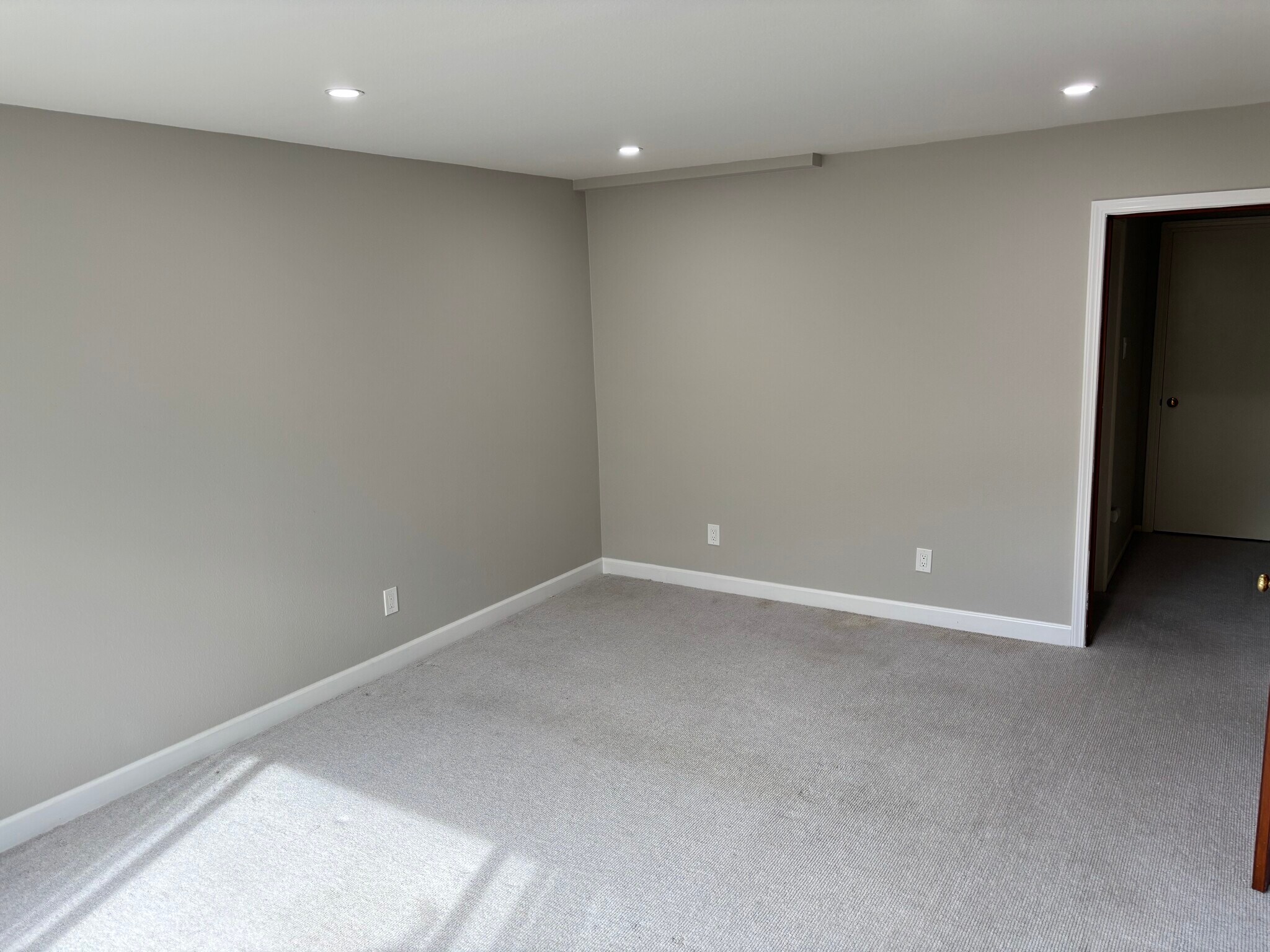 Studio bedroom - 6742 Snowdon Ave