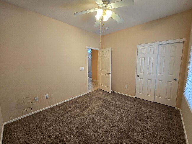 Building Photo - 3 BED / 2 BATH SINGLE STORY HOME IN SUN CI...