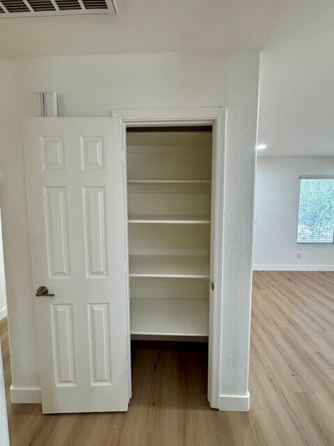Building Photo - 446 S 86th Pl