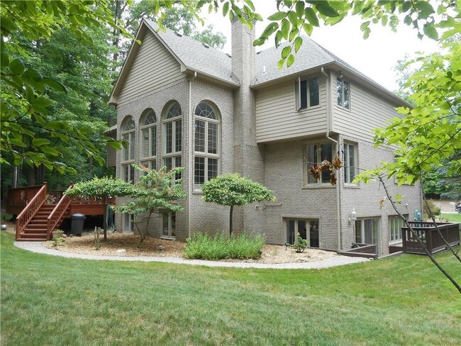 Building Photo - 1530 Scenic Hollow Dr