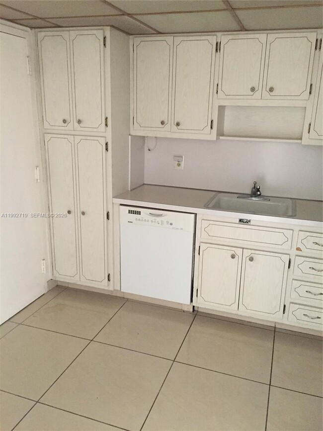 Building Photo - 1985 S Ocean Dr