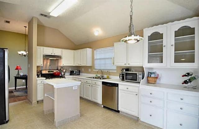 Building Photo - 2081 Amherst Dr